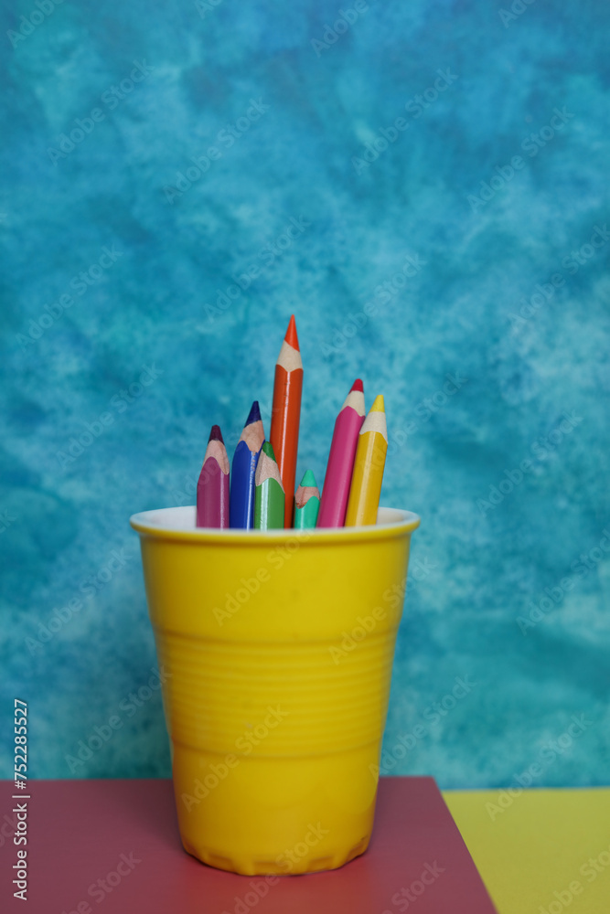 Obraz premium colorful pencils in a pot.