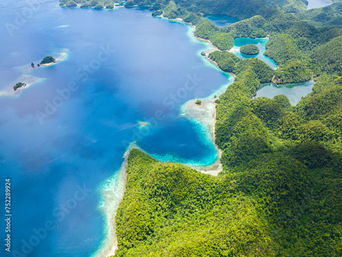 Fototapeta Naklejka Na Ścianę i Meble -  Top view of Tropical sea bay and lagoons. White sand beach in coastline. Bucas Grande Island. Mindanao, Philippines.