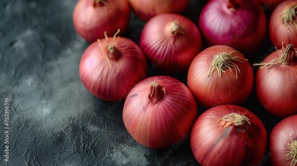 unpeeled red onion top view - obrazy, fototapety, plakaty 