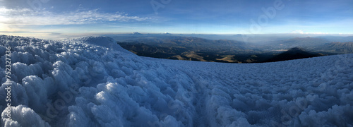 Auf dem Cayambe (5790 m), Ecuador photo