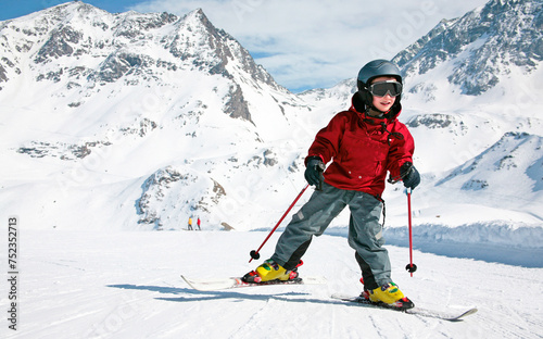 Enfant qui fait du Ski photo