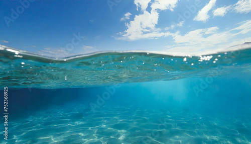水中から見た青い海と海面（AI生成画像）