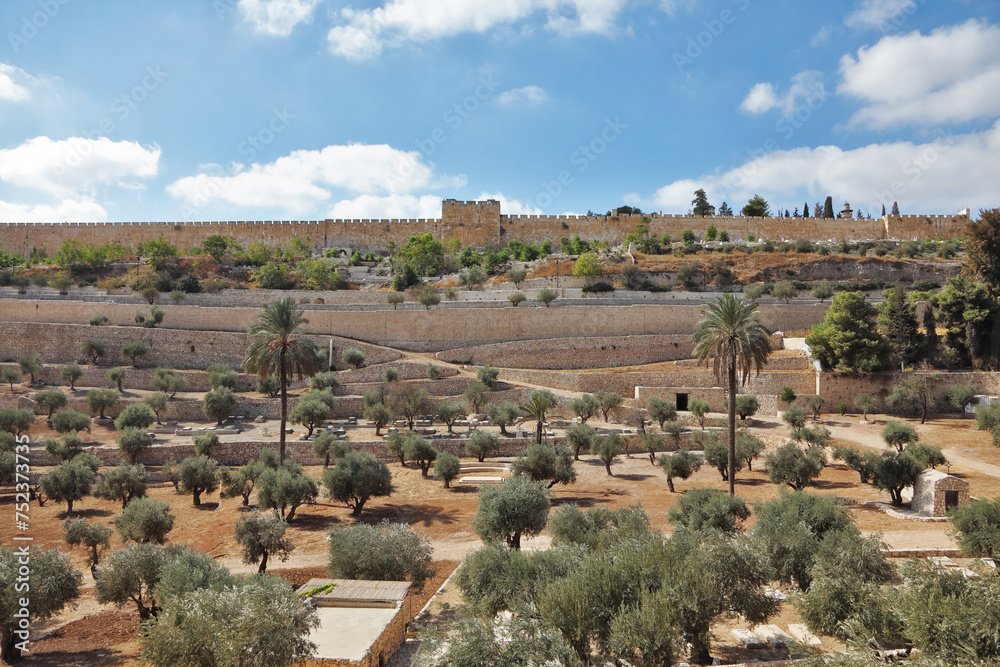 The protective wall of Jerusalem and the walled 