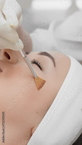 Treatments using natural ingredients: Gentle and effective skincare methods that use natural ingredients for healthy, glowing skin. Skin treatment in the Dermatology Clinic: The use of specialized photo