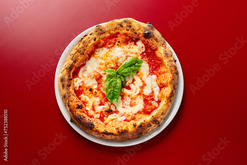 pizza, margherita, napoletana, sfondo, rosso, bordo, alto, napoli, caldo, colori, giallo, tavolo, magenta, prezzemolo, verde,  formaggio, grattugiato, pancetta, pomodorini, romana, tipica, forno, tavo