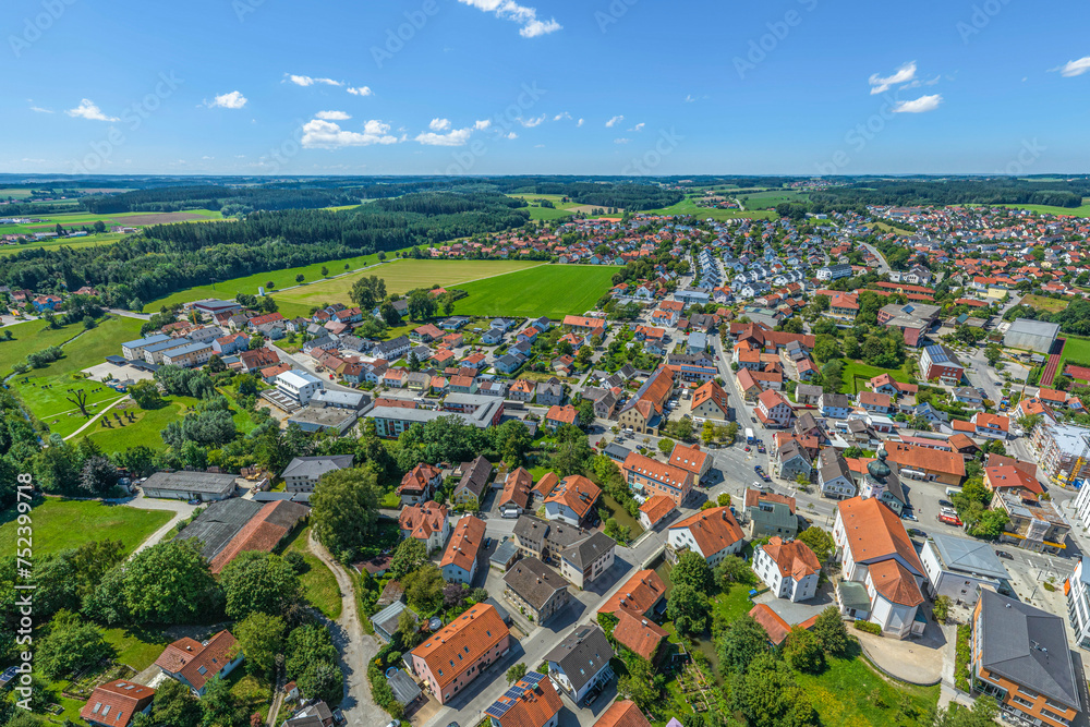 Ausblick auf die Gemeinde Taufkirchen im Vilstal im Isar-Inn-Hügelland