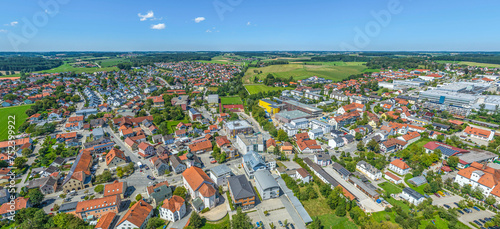 Ausblick auf die Gemeinde Taufkirchen im Vilstal im Isar-Inn-H  gelland
