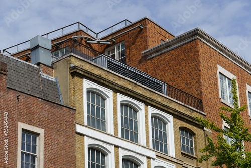 Fototapeta Naklejka Na Ścianę i Meble -  Low angle view of old luxury residential building in London