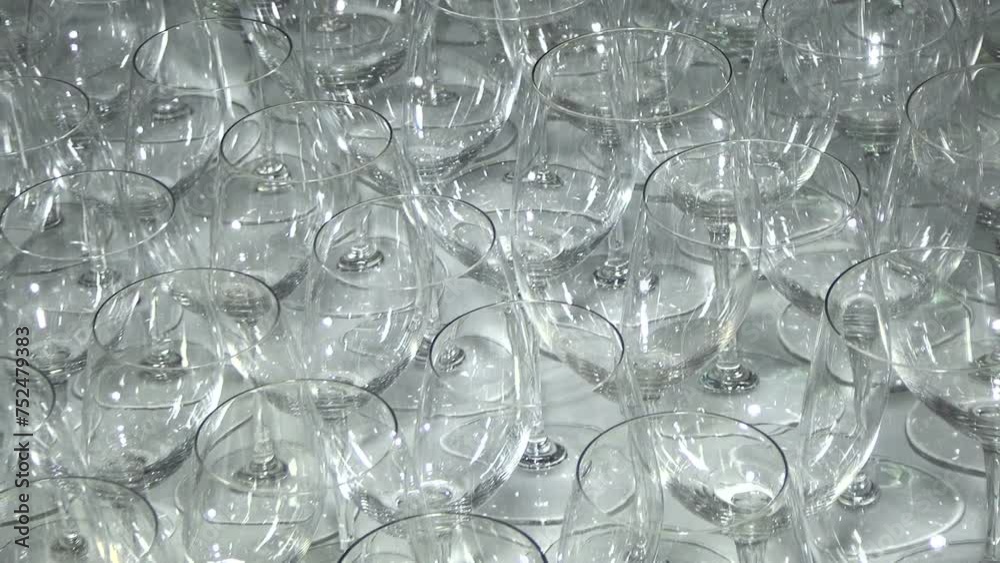 The wine glasses are also empty. Slow-motion, horizontal video footage of a glass of wine on a white tablecloth. Ready for party celebration holiday. The wine glasses are also empty. Slow-motion, horizontal video footage of a glass of wine on a white tablecloth. Ready for party celebration holiday.