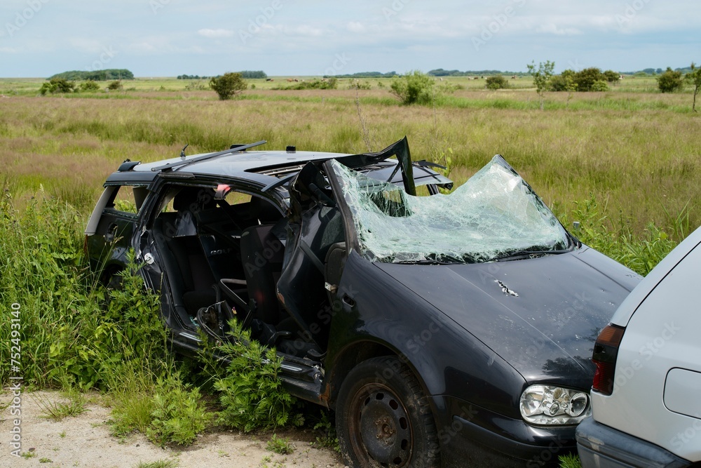 Unfallwagen im Feld