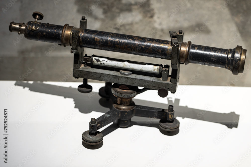 Ancient sextant, a doubly reflecting navigation instrument Ancient sextant, a doubly reflecting navigation instrument