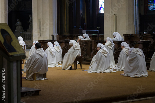 Religieuses en prière