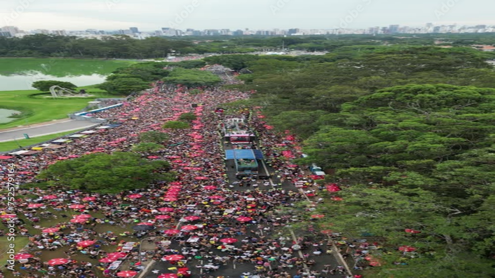 Carnaval Brasileiro Ibirapuera São Paulo Folia Samba Desfile Fantasia Música Dança Alegria Multiculturalismo Bloco Marchinhas Celebração Cultura Diversidade Entretenimento Desfile Evento Brasil Drone