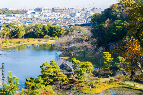 日本の風景・秋 神奈川県横浜市 紅葉の三溪園