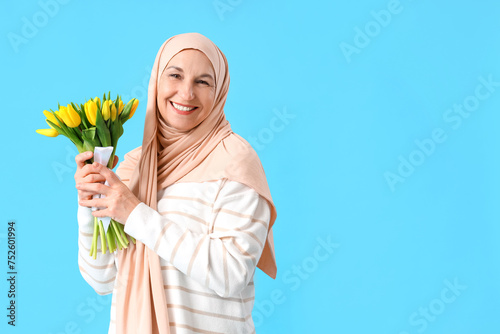 Mature Muslim woman with tu...