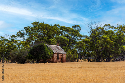 Obraz na płótnie An abandoned farmhouse in rural Western Australia w salonie