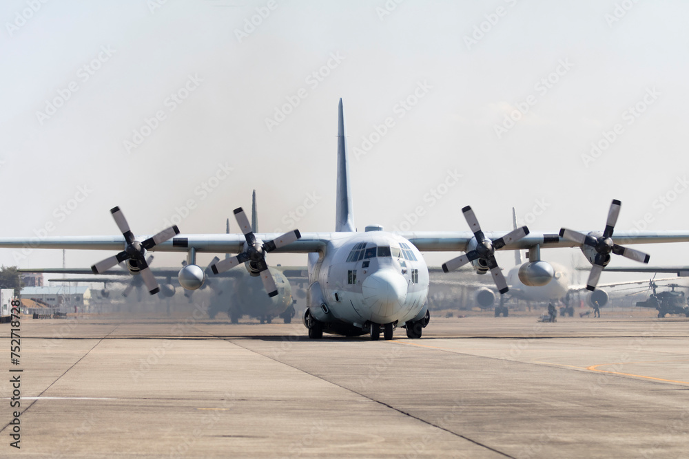 Naklejka premium 緊急退避