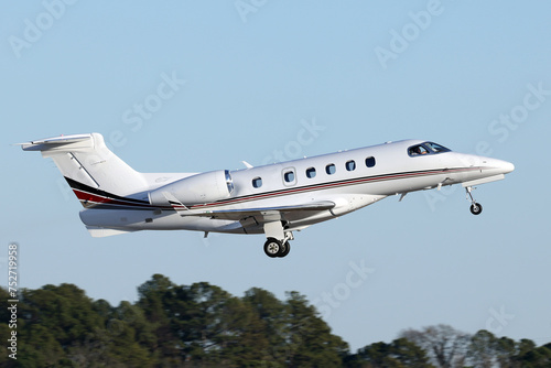 Phenom 300 Private Jet - Taking off from Atlanta Peachtree DeKalb Airport