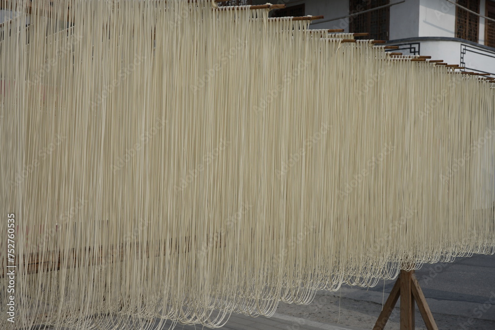 Chinese hand-pulled noodles, handmade noodles Chinese hand-pulled noodles, handmade noodles