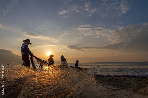 Cultural heritage: Da Nang beach fishermen