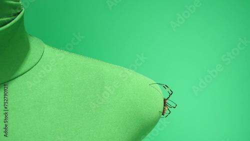 足をあげるクモ