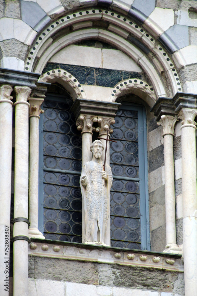 Marble statue on the Genoa Cathedral, Genoa, Liguria, Italy 