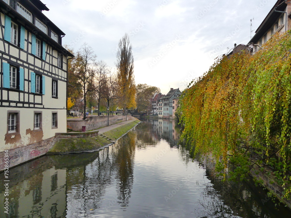 Naklejka premium Paysage d'automne à Strasbourg