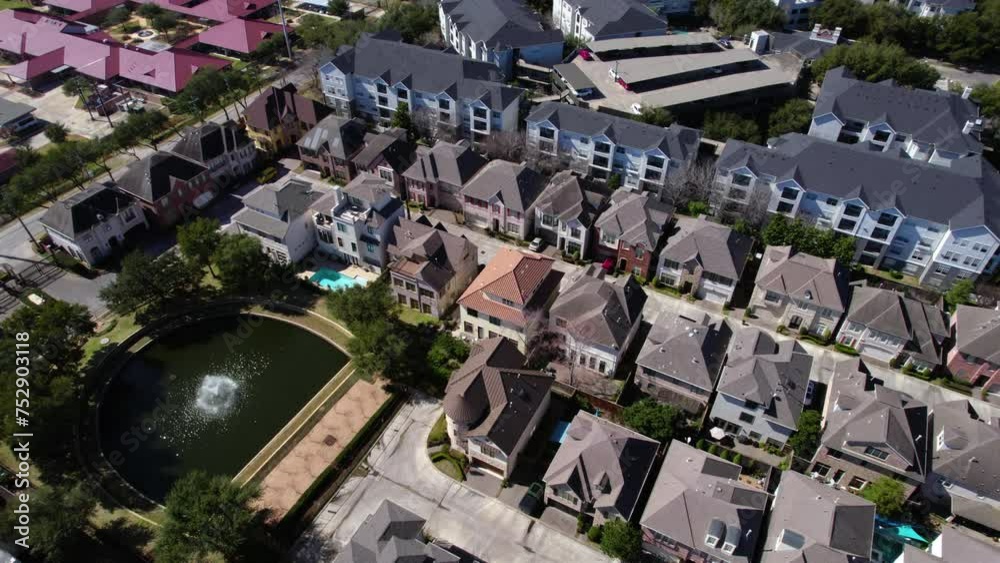 Vidéo Stock Drone Shot, Upscale Residential Community Near Hermann Park