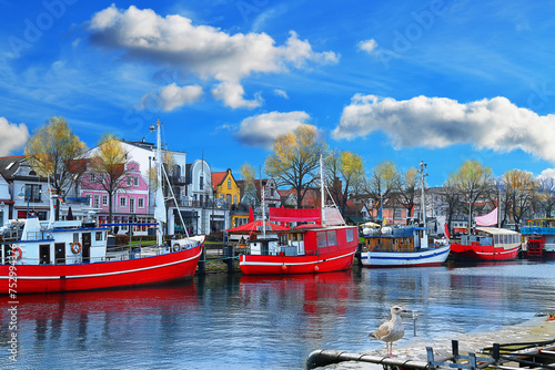 Warnemünde, Rostock, Mecklenburg-Vorpommern, Deutschland. The seaside resort and a district of the city of Rostock. Canal with boats in Warnemuende. 