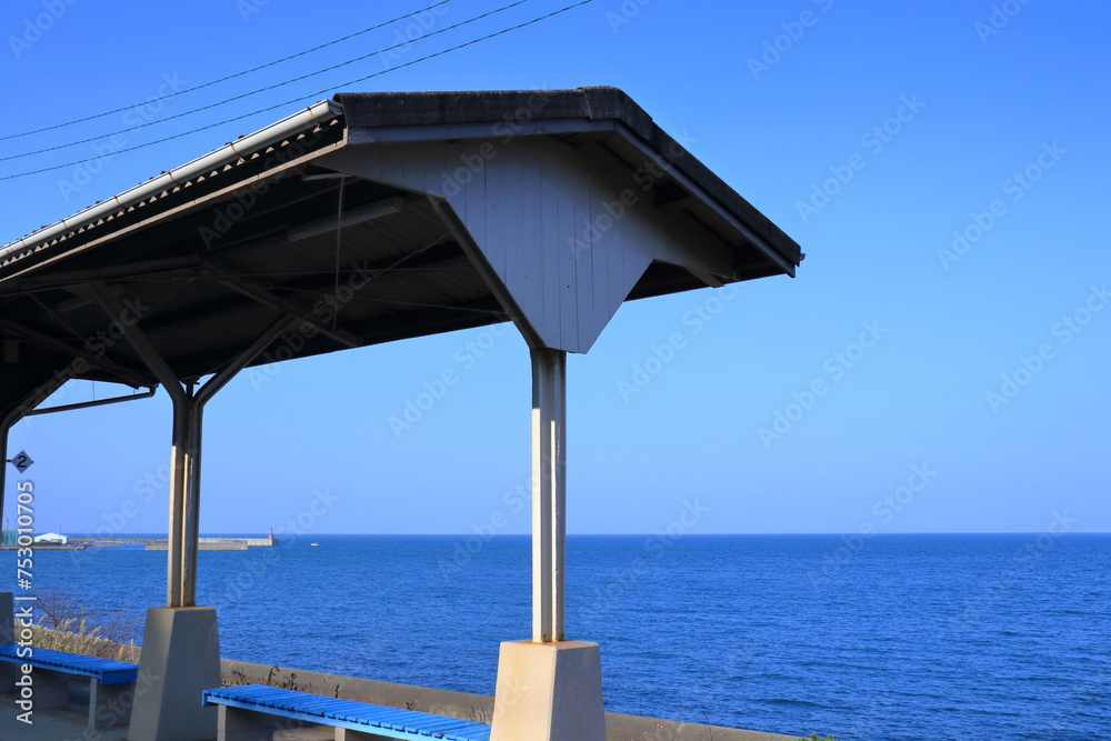 Obraz na plátně 下灘駅　広がる瀬戸内海　（愛媛県　伊予市）