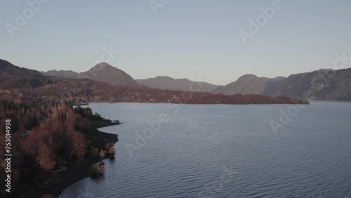 atardecer de invierno en el lago