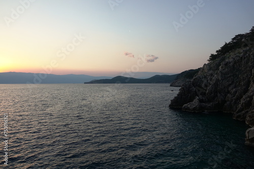 Sonnenaufgang bei Vrbnik auf, Krk, Kroatien photo