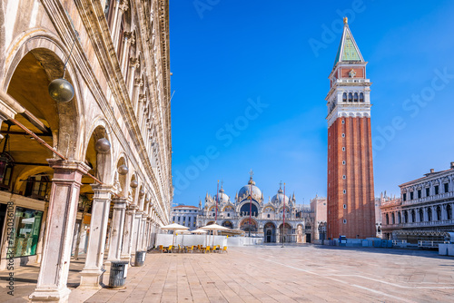 Obraz na płótnie Piazza San Marco square in Venice scenic architecture view w salonie