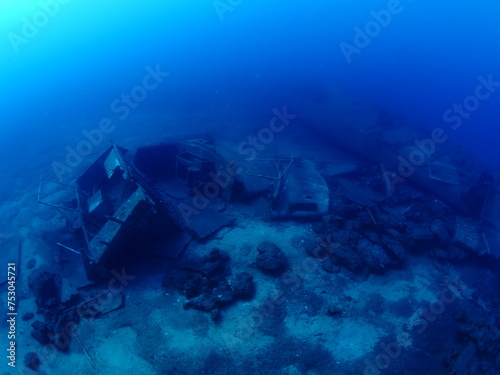 scuba divers exploring wrecks underwater wreck diving © underocean