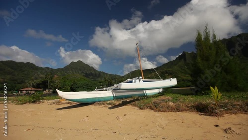 Wallpaper Mural Beautiful sail boat left on Hawaiian beach - steady cam Torontodigital.ca