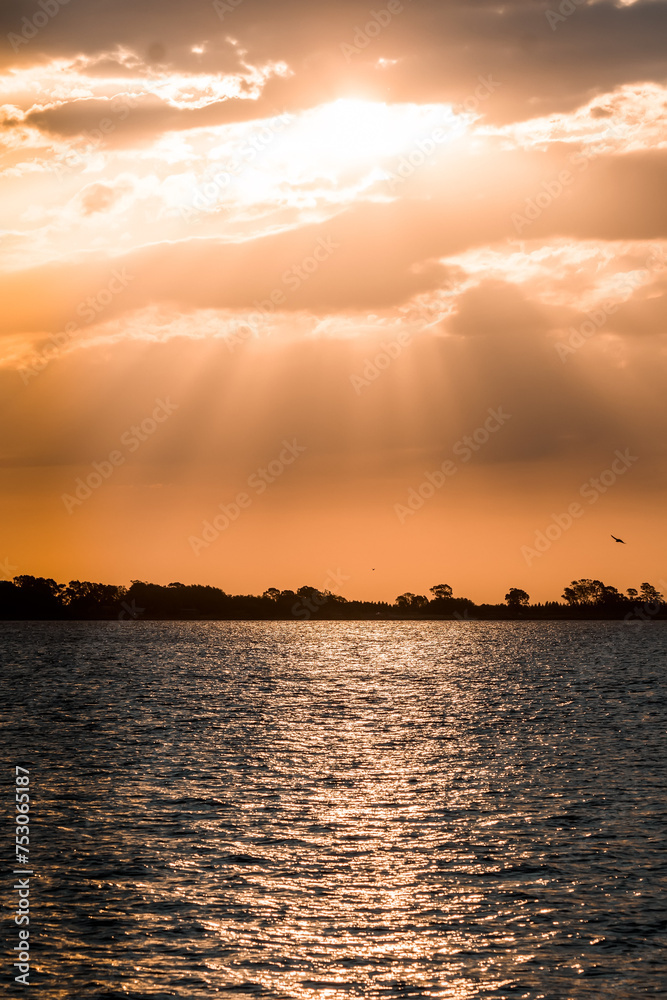 Naklejka premium sunset over the sea