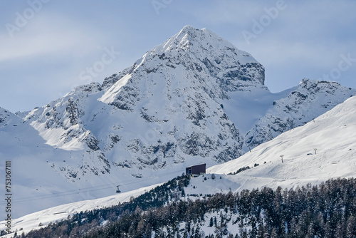 St. Moritz, Oberengadin, Alpen, Piz Julier, Corviglia, Piz Nair, Piz Albana, Bergbahn, Winter, Wintersport, Winterwanderung, Schneedecke, Julierpass, Graubünden, Schweiz photo