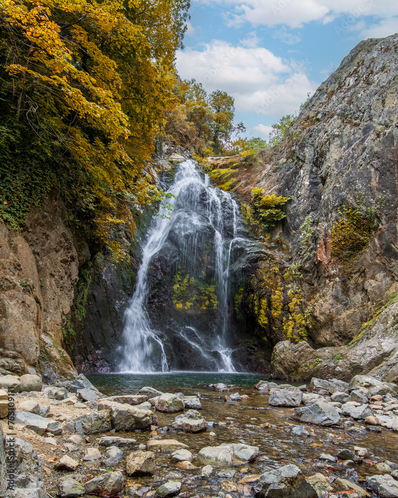 Fototapeta premium Termal Sudusen waterfall view in Yalova