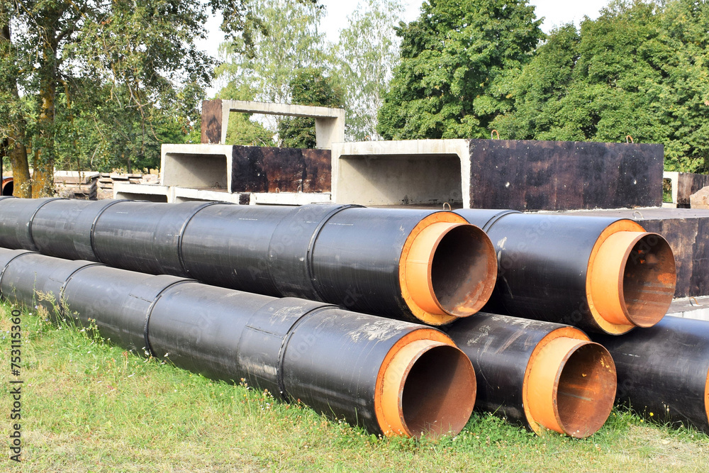 Metal pipes of large diameter in polyethylene insulation Metal pipes of large diameter in polyethylene insulation