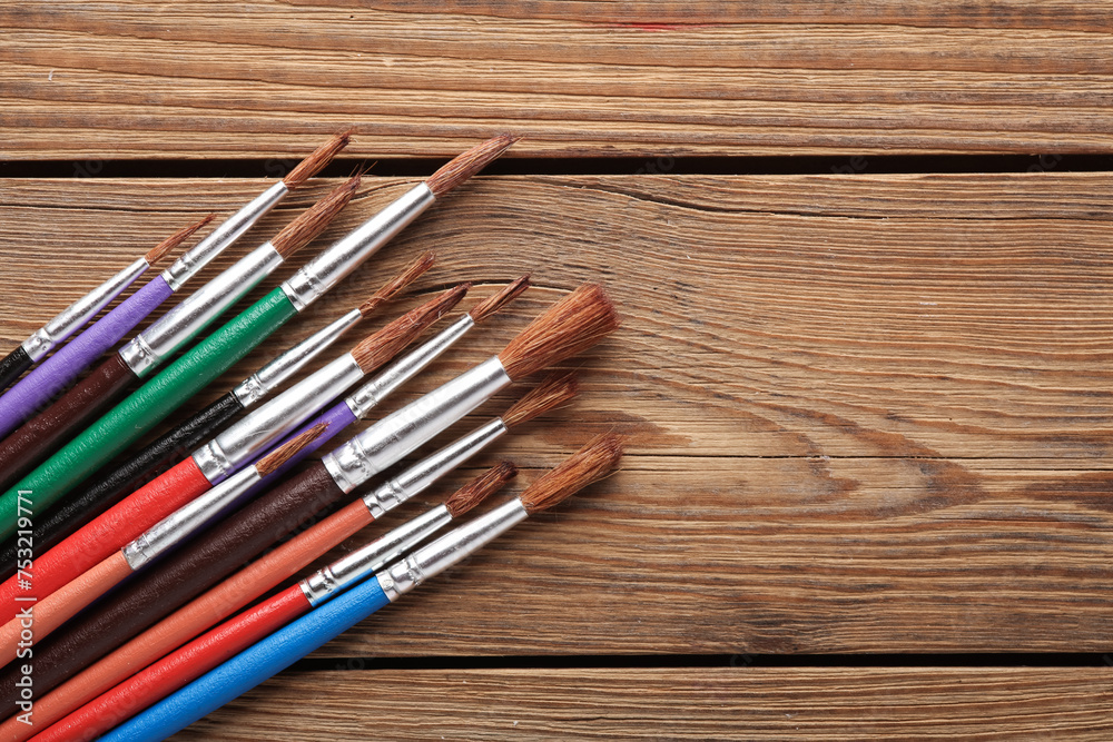 Fototapeta premium Set of brushes for painting on a wooden background