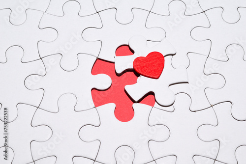 Piezas de puzzle blanca con un corazon, dia de la salud,  photo