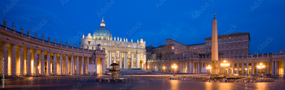 Italien; Rom, Basilica di San Pietro; Kollonaden; Petersdom; Piazza San Pietro;