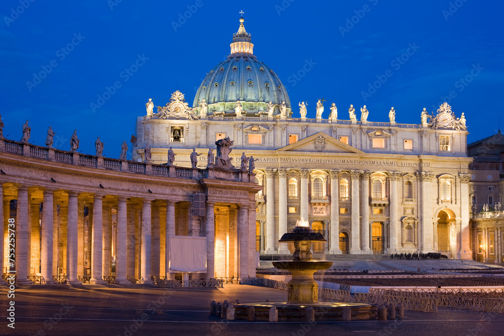 Italien; Rom, Basilica di San Pietro; Kollonaden; Petersdom; Piazza San Pietro;