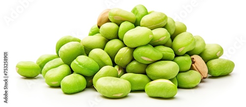 Wallpaper Mural Fresh Organic Green Peas in a Pile Ready to Cook - Healthy Vegetarian Ingredient Torontodigital.ca