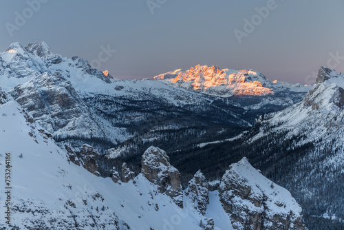 Sorapiss und Cima Ambrizzola, Venetien, Italien photo