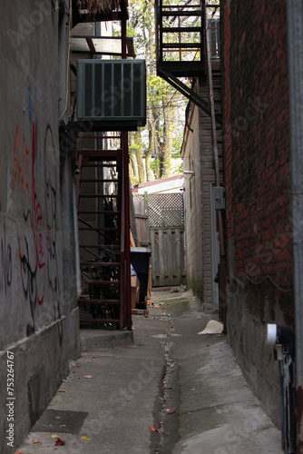 Alleyway in Toronto © Genevieve
