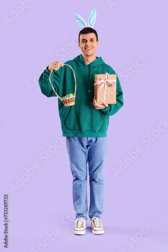 Happy young man in bunny ea...