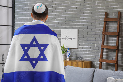 Young Jewish man in hat wit...