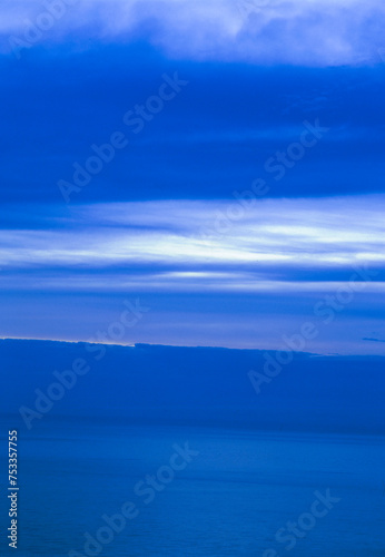 ブルーな海と空