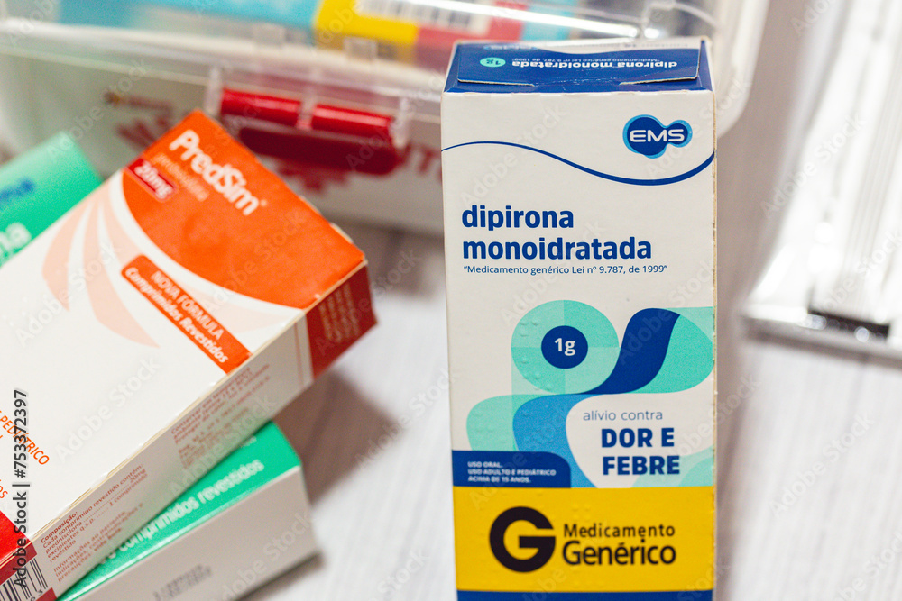 Medicamento Dipirona Monoidratada da marca EMS. A dipirona é um remédio ...